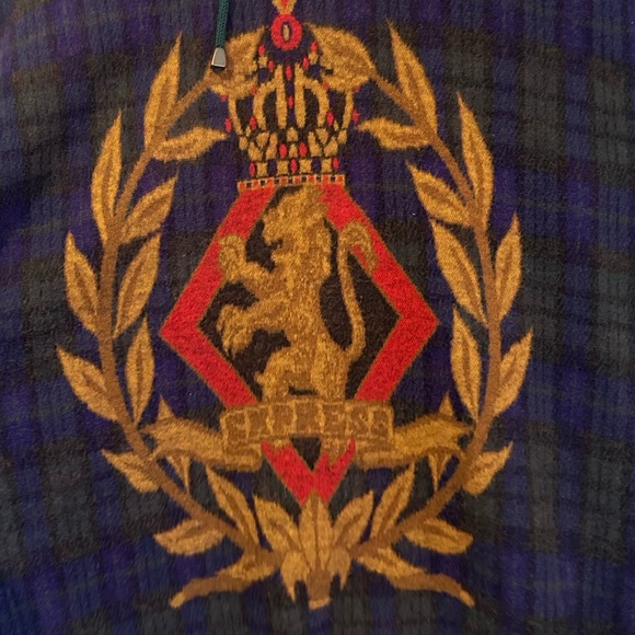 Vintage Express Oversized French Country Pullover. Plaid with lion crest. Medium - Picture 5 of 5